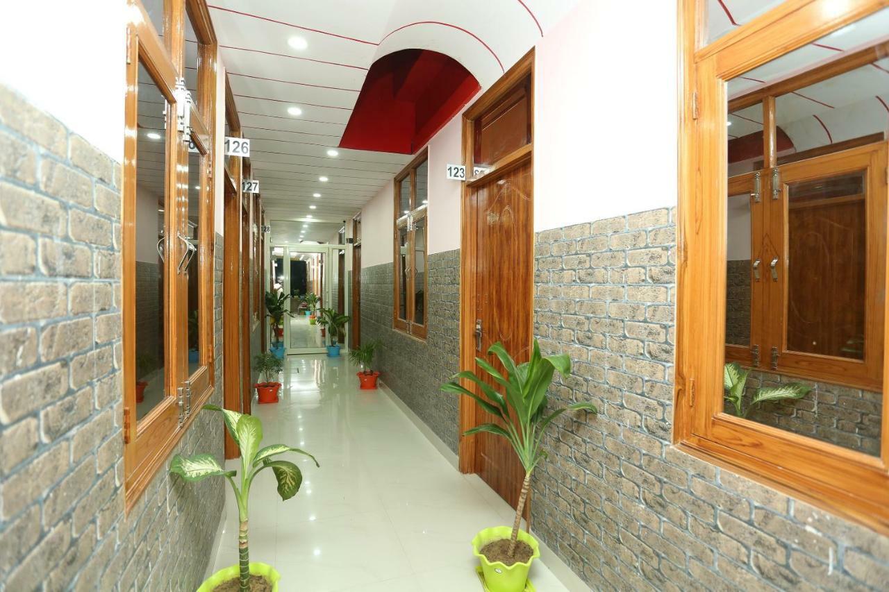 Oyo 18597 Satyam Hotel Mirát Kültér fotó